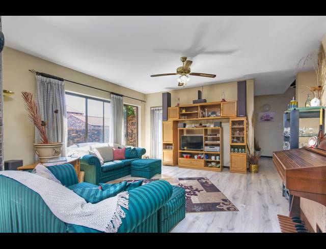 3 BEDROOM HOUSE FOR SALE IN LONEHILL